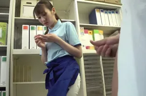 Cô hàng xóm nhà bên không mặc quần lót